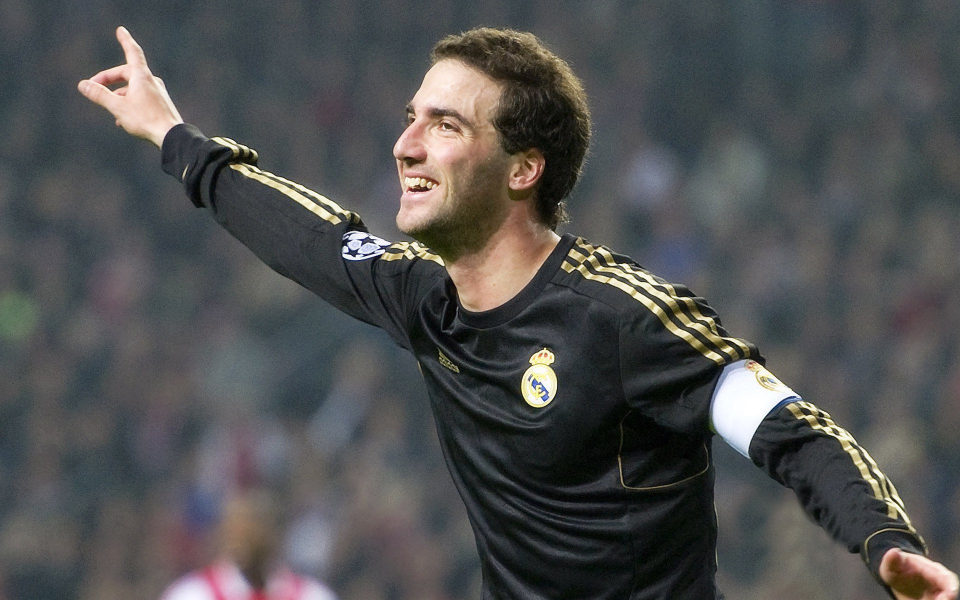 欧洲冠军联赛：皇马逆袭晋级，争夺冠军激烈进行！，欧冠皇马比赛